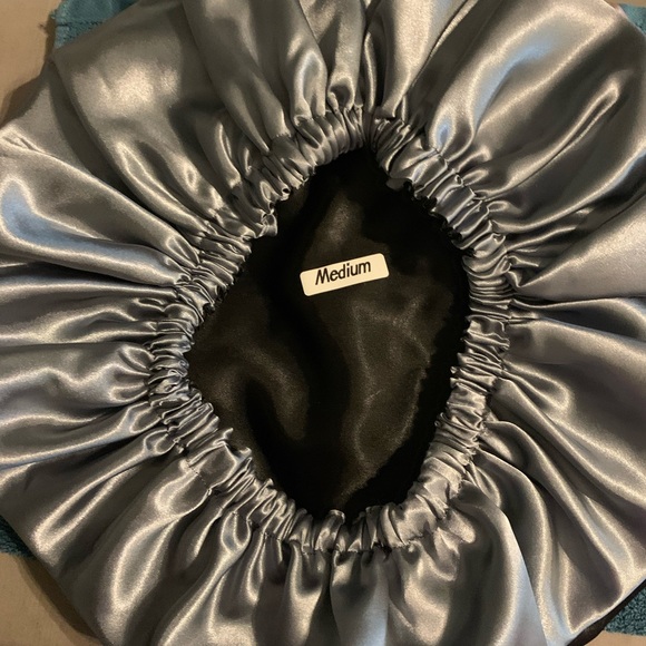 Bonnet - Picture 10 of 16